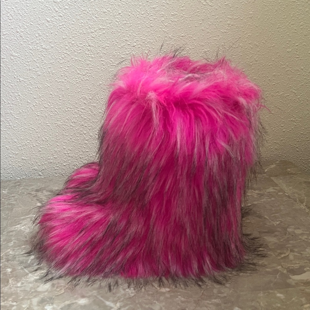 Scene queen emo Faux Fur Pink and Gray Boots perfect condition